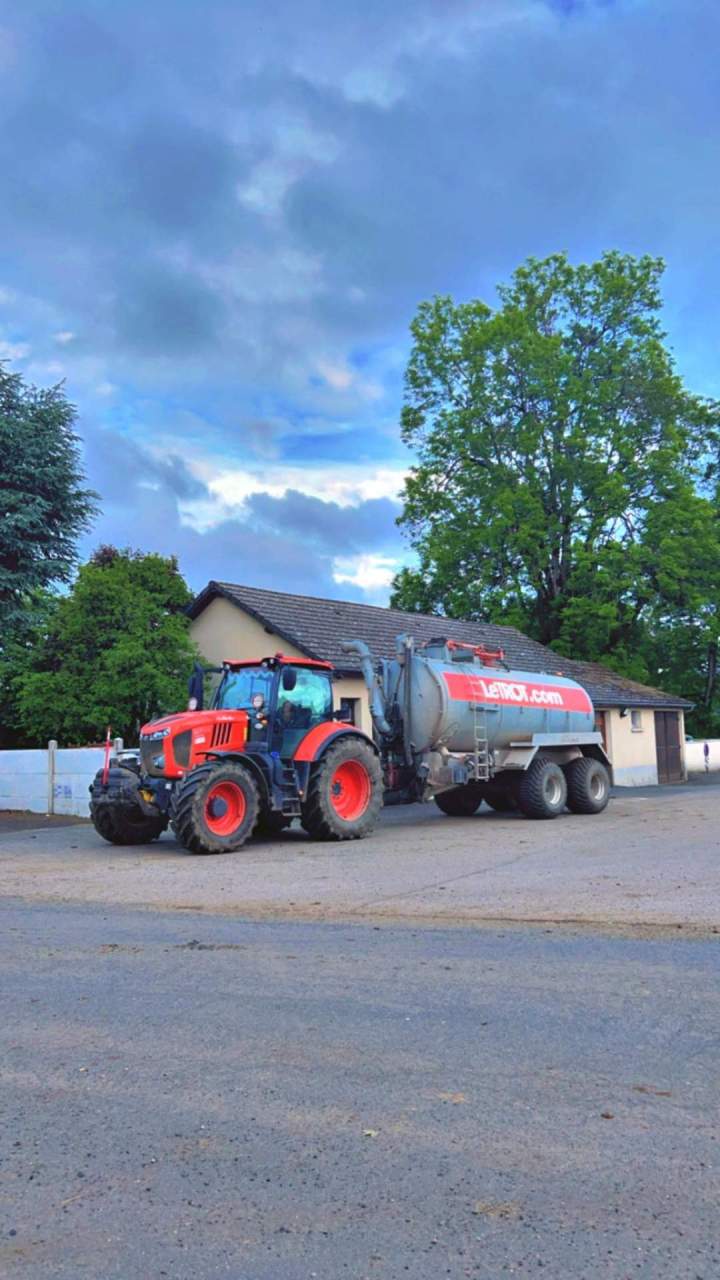 Tracteur et citerne Puy-de-Dôme