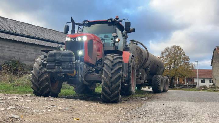 Tracteur agricole avec remorque Puy-de-Dôme