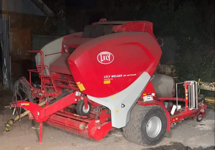 Presse agricole combinée avec un enrubanneur Puy-de-Dôme